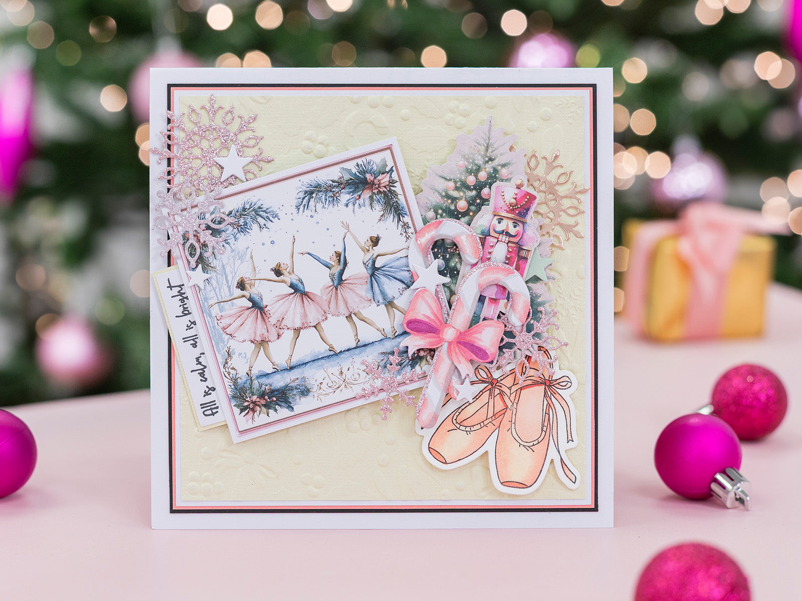 Sara Signature A Christmas Dream 5.5"x5.5" 3D Embossing Folder - Festive Foliage