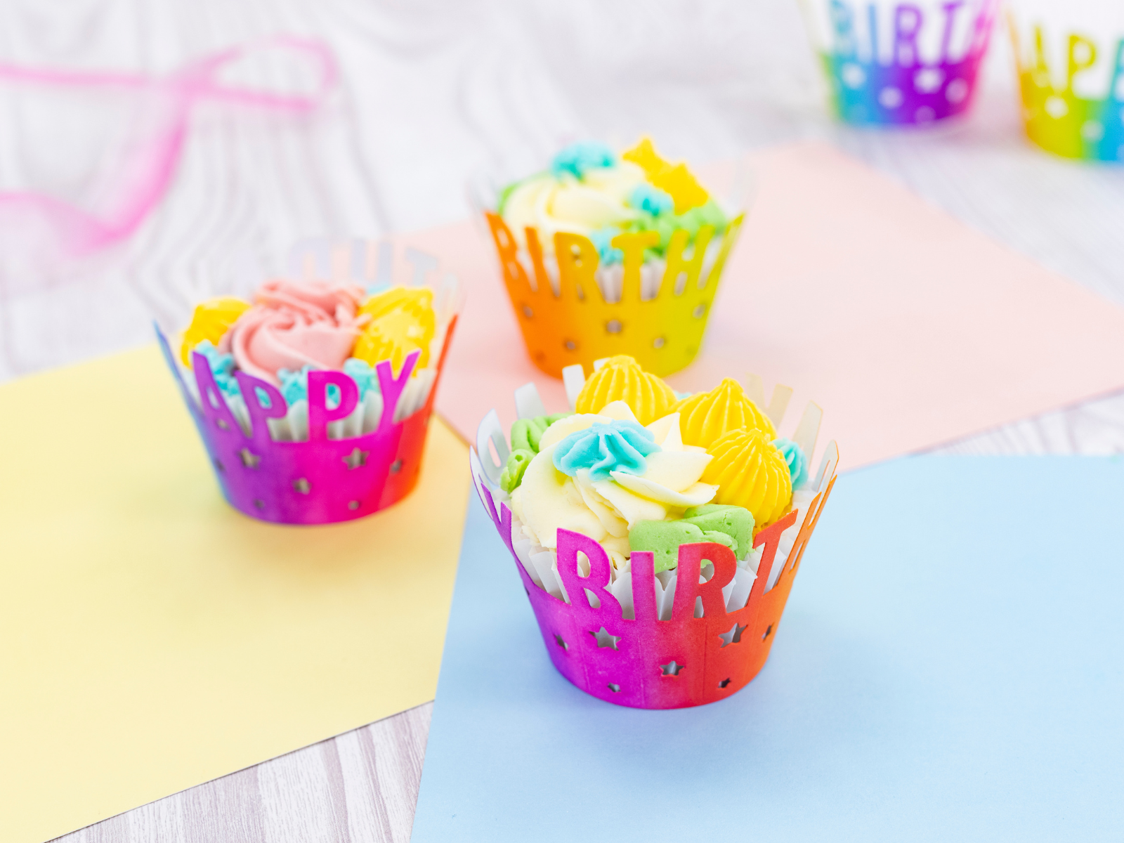 Crafter's Companion Birthday Celebrations Metal Dies - Cupcake Wrapper